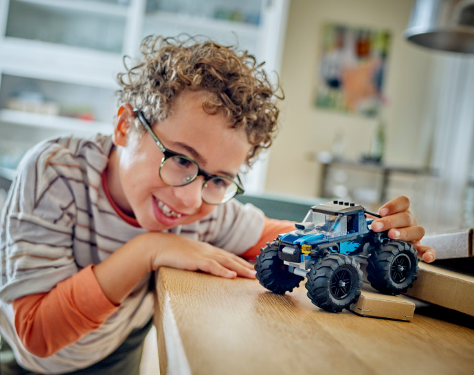 Modrý monster truck
