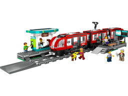 Tramvaj a zastávka v centru města