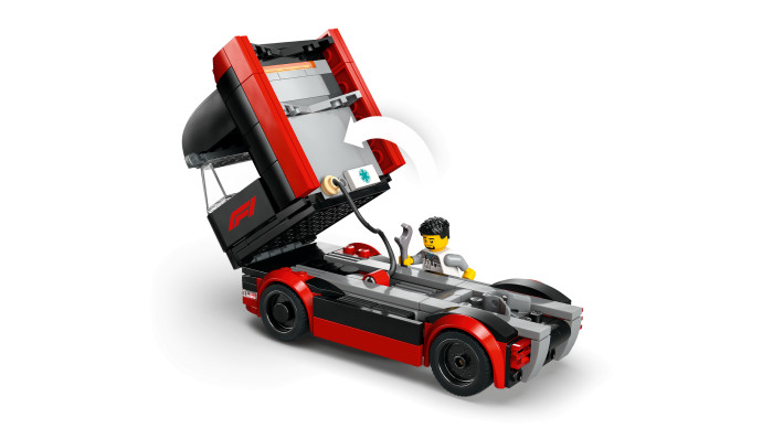 Kamión F1® s autami RB20 a AMR24 F1®