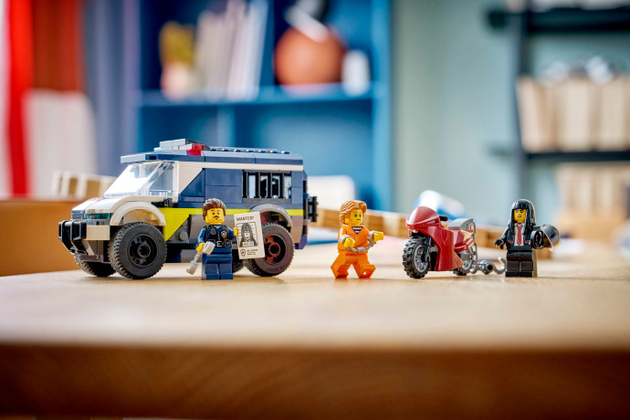 Policajná dodávka na prevoz väzňov