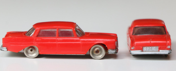 1:87 Mercedes 220 S