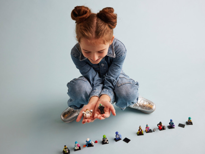 LEGO Minifigures - Series 26 {Box of 6 random packs}