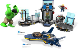 Hulkův únik na helikoptérové lodi