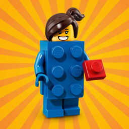 Dívka v kostýmu kostky LEGO