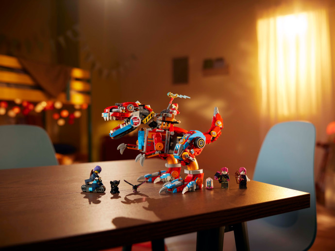 Cooper a jeho robotický dinosaurus C-rex