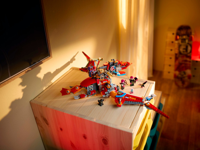 Cooper a jeho robotický dinosaurus C-rex