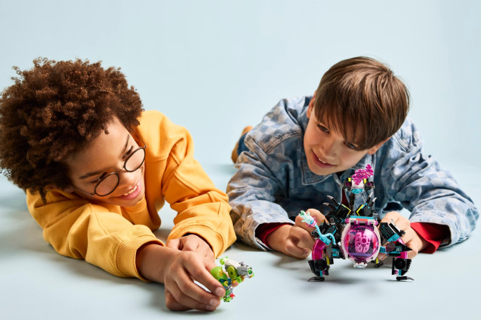 Mateo vs. Kybermozkový robot
