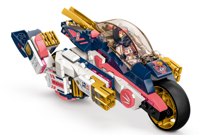 Sora a její transformační motorobot