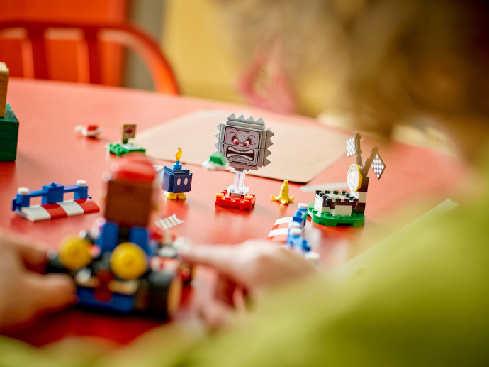 Mario Kart™ – Interaktivní LEGO® Mario™ a Standard Kart