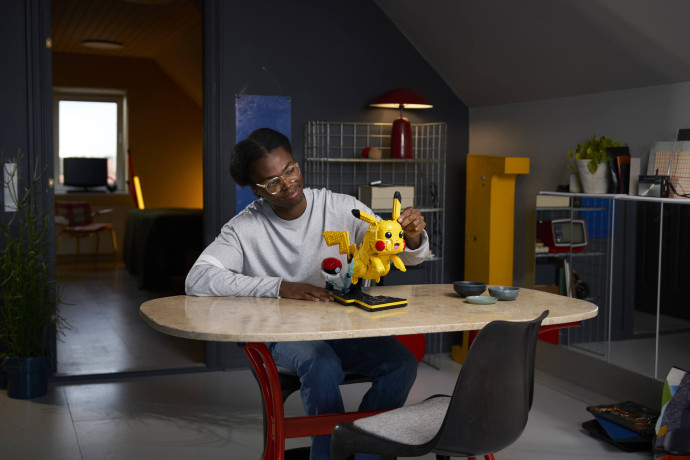 Pikachu a Poké Ball