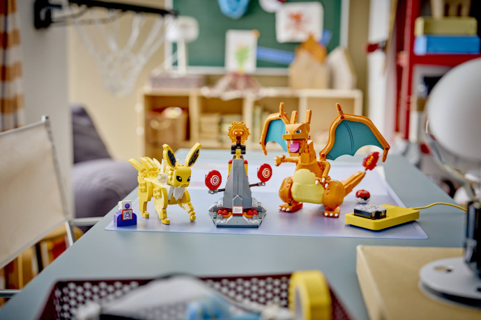 Charizard vs. Jolteon Ultimate Battle