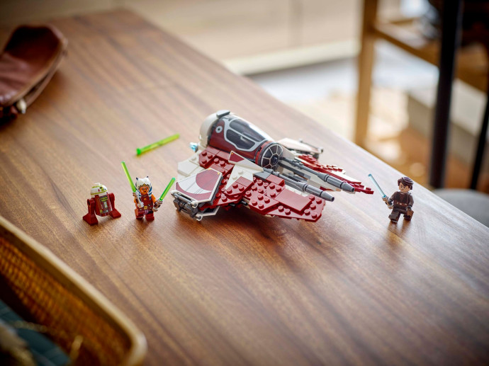 Ahsoka a jediská stíhačka Interceptor™