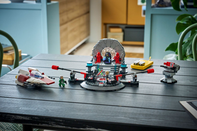 Throne Room Duel & A-wing
