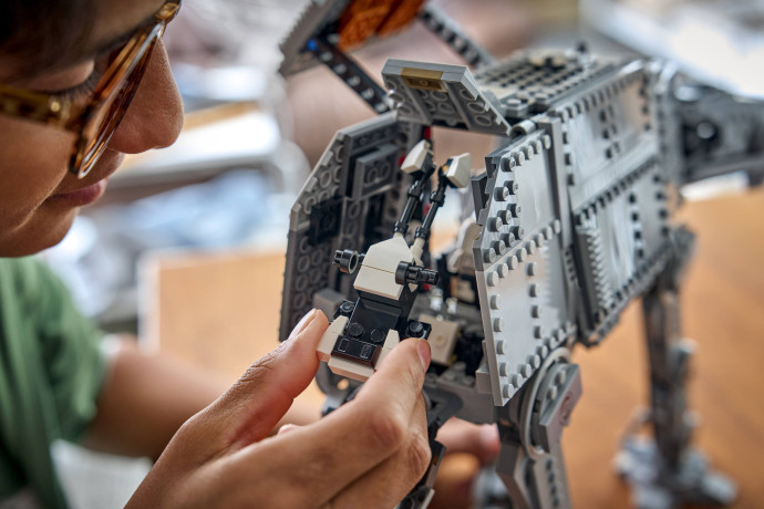 AT-AT™ s a INT-4 z Imperiálního zůstatku