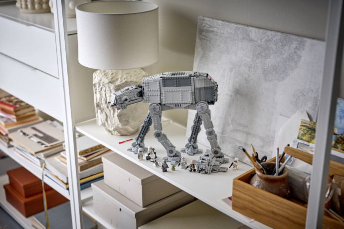 AT-AT™ s a INT-4 z Imperiálního zůstatku