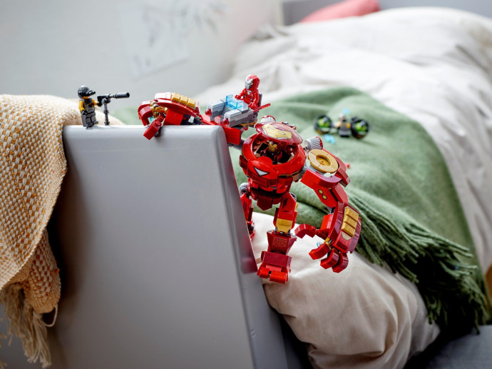 Iron Man Hulkbuster versus A.I.M. Agent