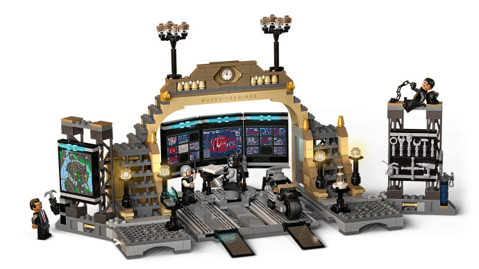 Batcave: The Riddler Face-Off