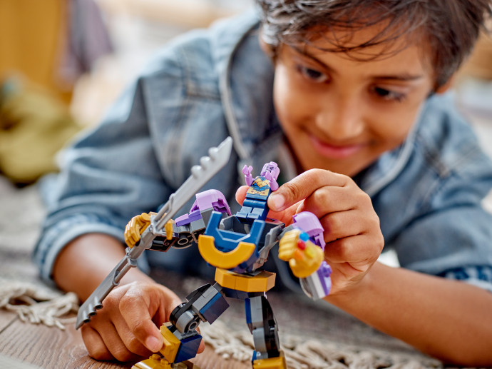 Thanos v robotickom brnení