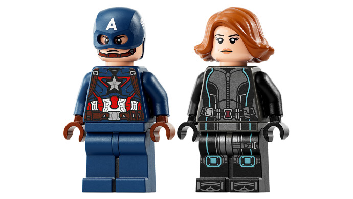 Black Widow a Captain America na motorkách