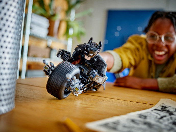 Zostaviteľná figúrka: Batman™ a motorka Bat-Pod