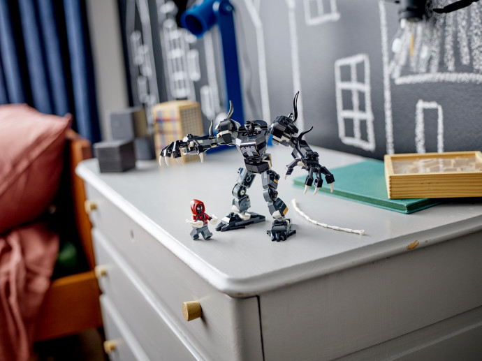 Venom v robotickom brnení vs. Miles Morales
