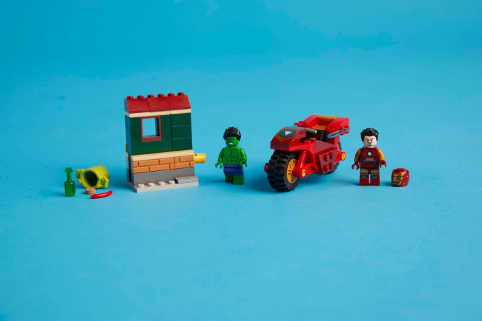 Iron Man s motorkou a Hulk