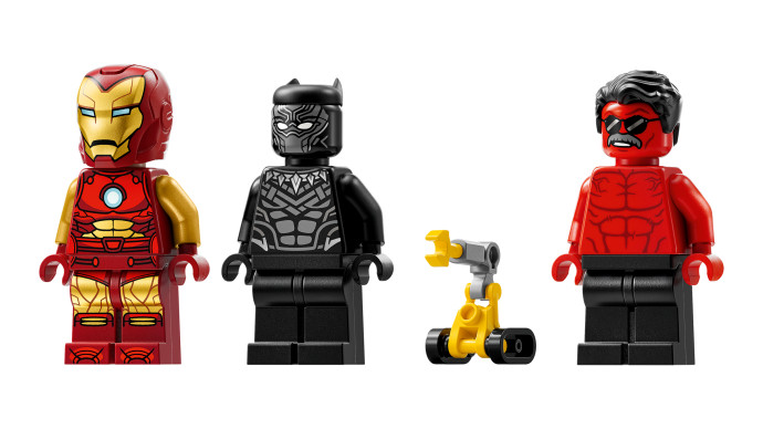 Iron Manovo auto a Black Panther vs. Red Hulk