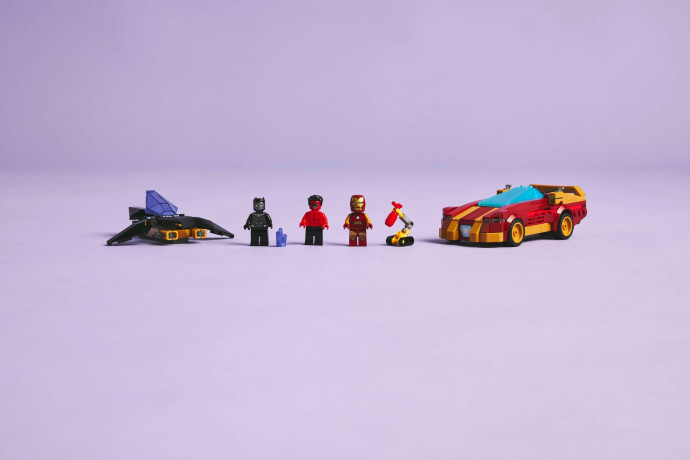 Iron Manovo auto a Black Panther vs. Red Hulk