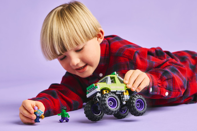 Hulkov truck vs. Thanos