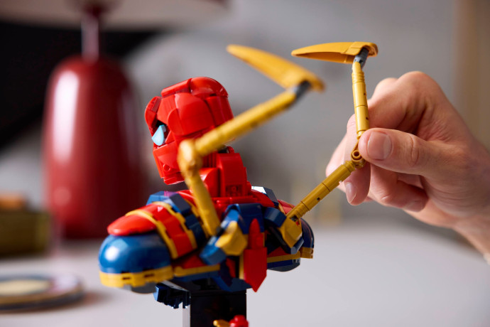 Busta Iron Spider-Mana