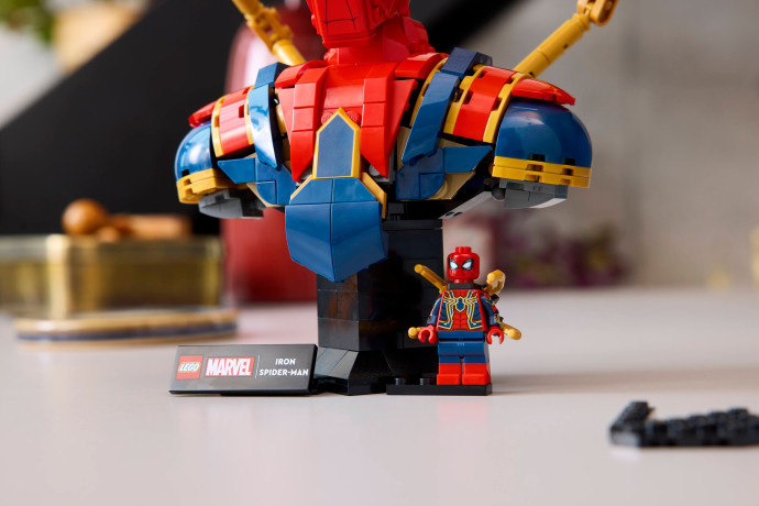 Busta Iron Spider-Mana