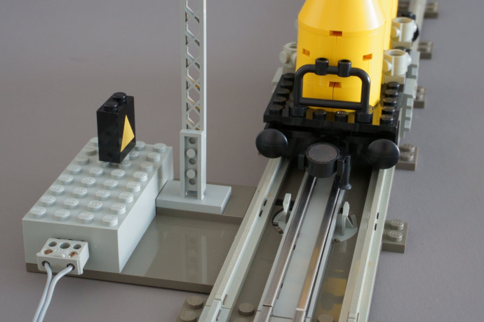 Remote Controlled Decoupling and Signal 12V