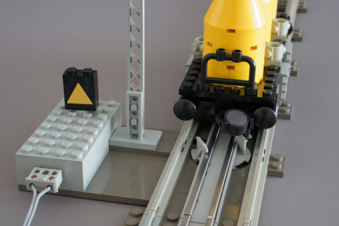 Remote Controlled Decoupling and Signal 12V