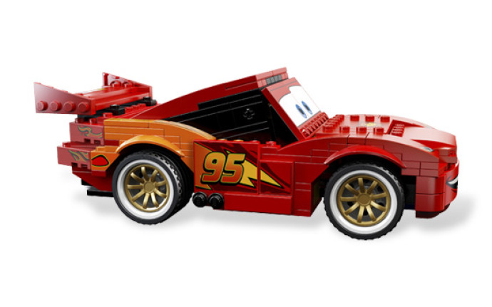 Senzační model k sestavení – Blesk McQue