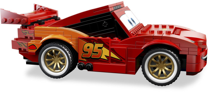 Senzační model k sestavení – Blesk McQue